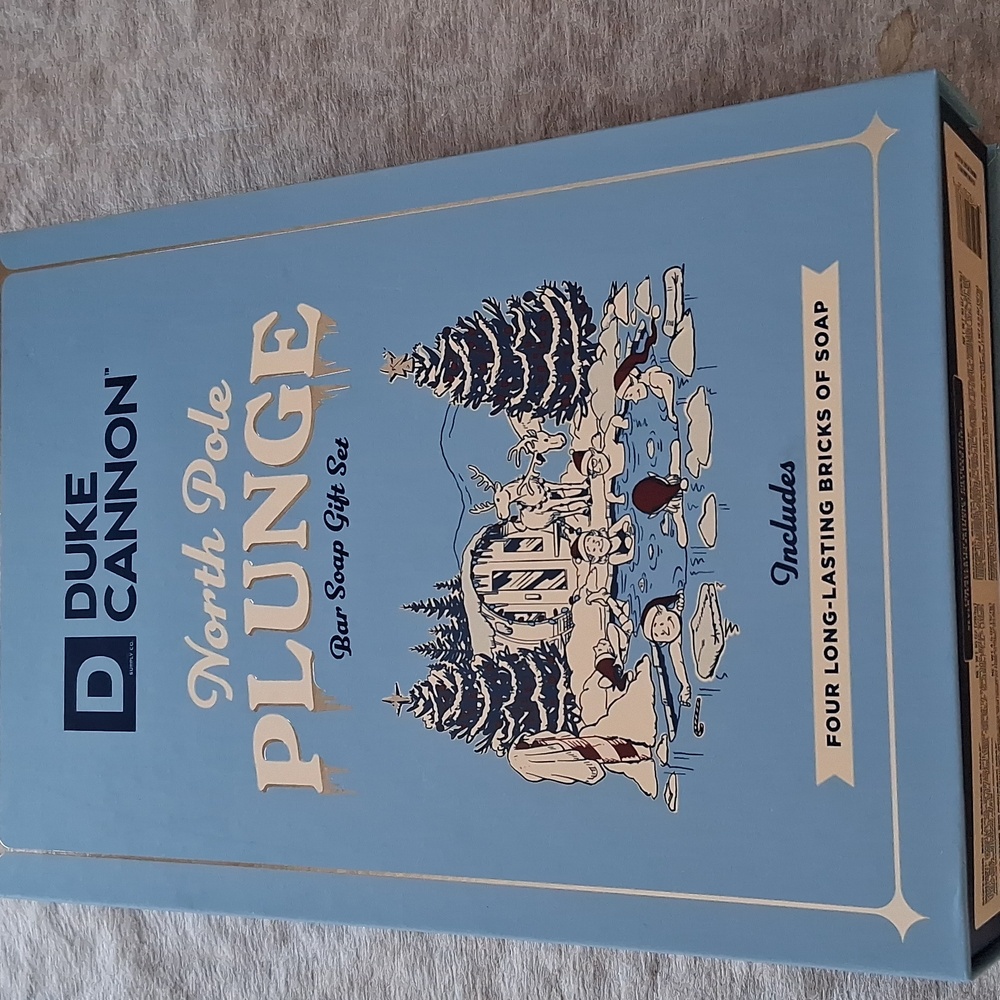 NWT Duke Cannon North Pole Plunge Gift Box. 4 Duke Cannon Soaps